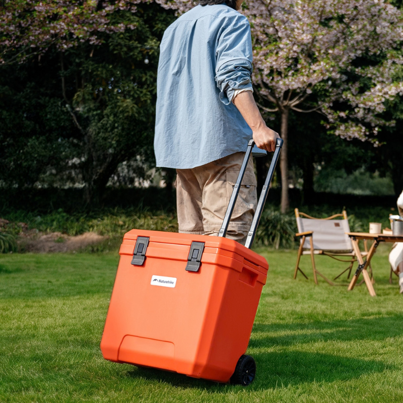 Naturehike chladicí a termoizolační box na kolečkách 36 l – oranžový
